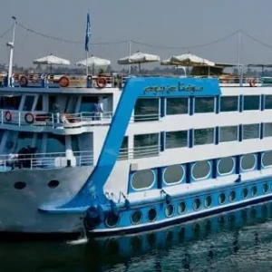 Cruzeiro de luxo no rio Nilo Sonesta Sun Goddess saindo de Aswan (1)
