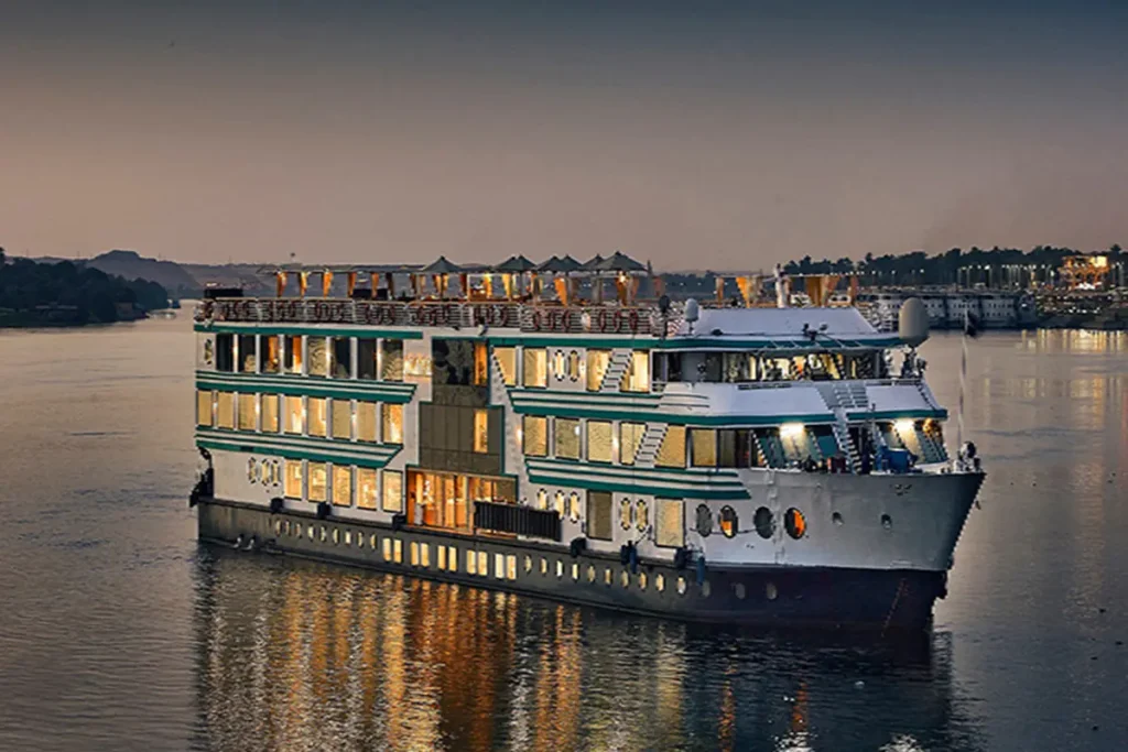 Cairo Dinner Cruise and Oriental show (1)